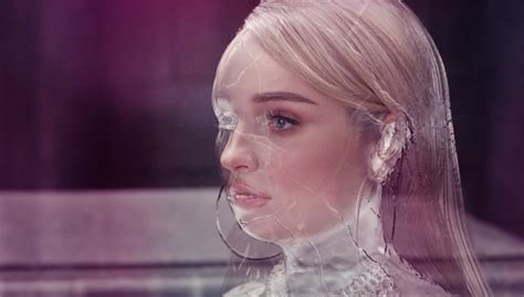 Kim Petras: Pop Princess Returns to Bangkok for an Unforgettable Night of Glittery Synth-Pop!